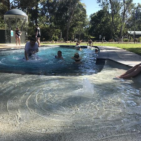 Eildon Pondage Holiday Park Экстерьер фото